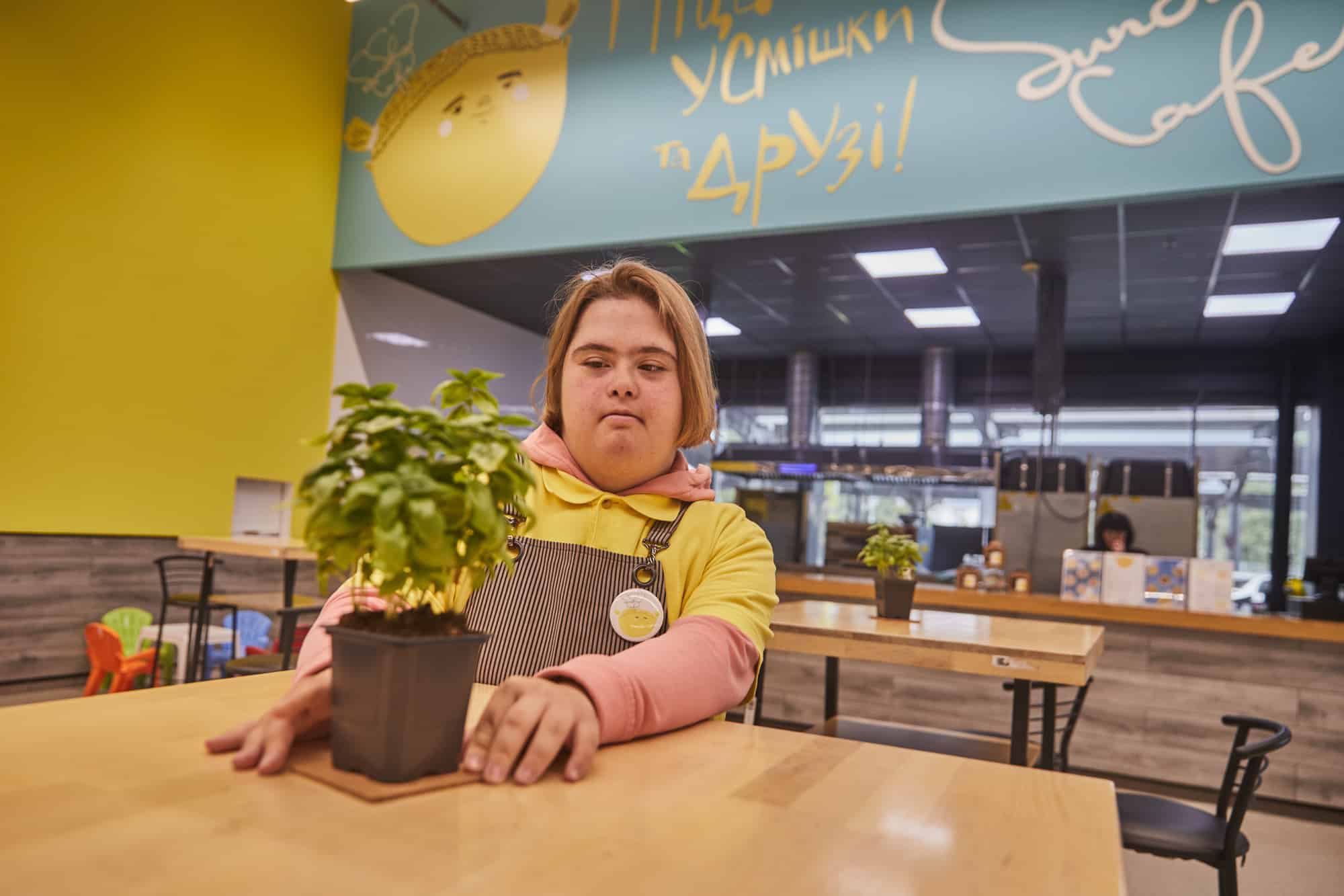 Піца й усмішки: історія Sunshine кафе, де працює молодь із інвалідністю