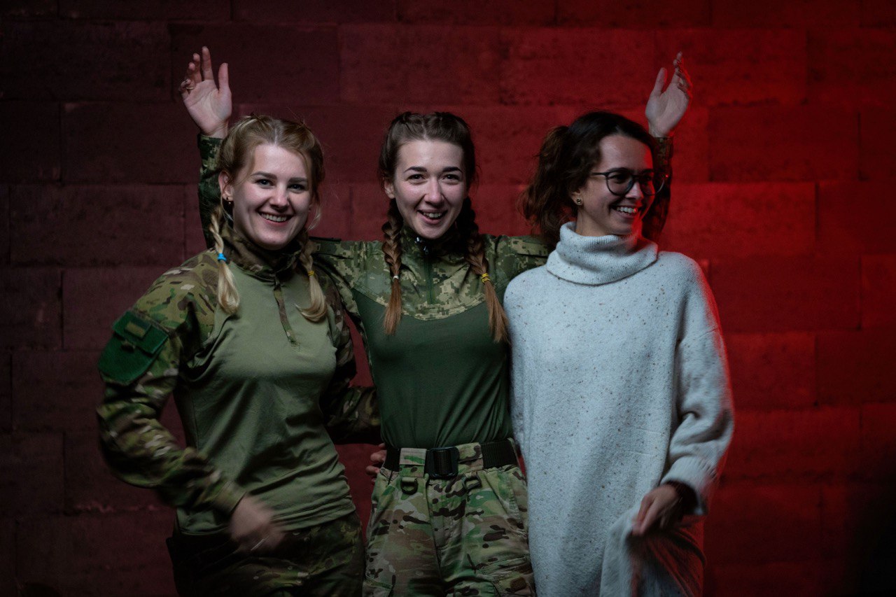 «Землячки» шиють форму, шукають взуття і підтримують жінок-військових